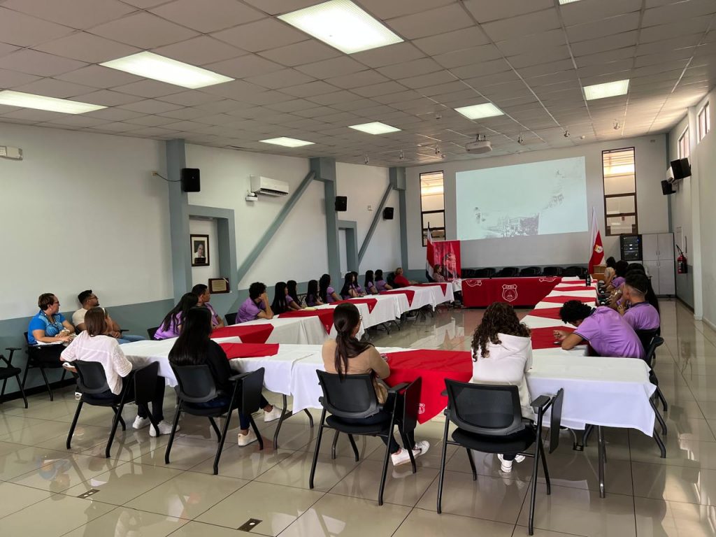 Estudiantes del CTP de Quepos visitaron y conocieron APSE Sindicato